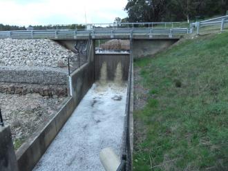 water flowing from overflow at devils bend