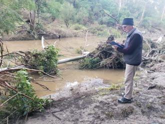 Peter Bray recording at the modified monitoring site.