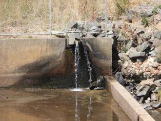Pipe flow level upstream from site at side of spillway