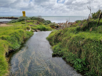 Coronae easment water overflow into the bay. The drainage pipe into the bay is blocked.
